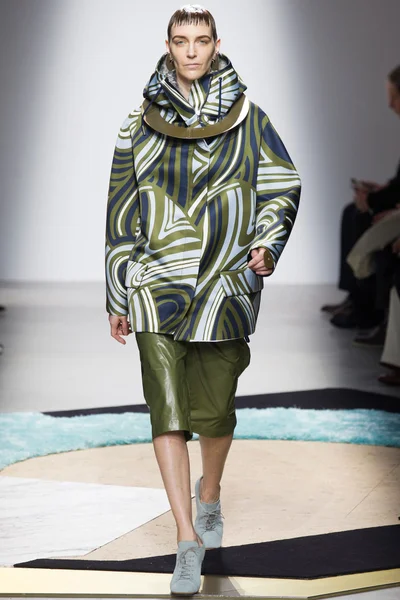 Look 27